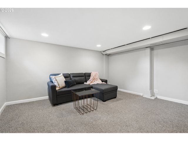 2720 Se 66TH Ave, Portland, OR 97206