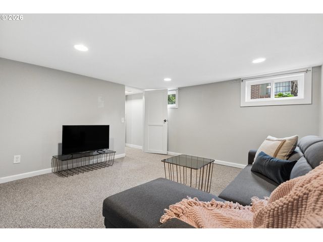 2720 Se 66TH Ave, Portland, OR 97206