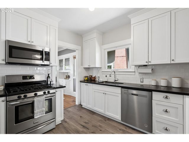 2720 Se 66TH Ave, Portland, OR 97206