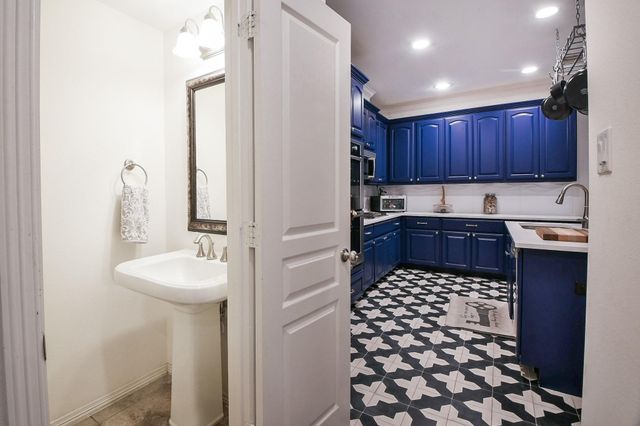 1111 W 26th Street, Houston, TX 77008