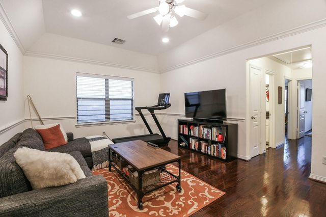 1111 W 26th Street, Houston, TX 77008