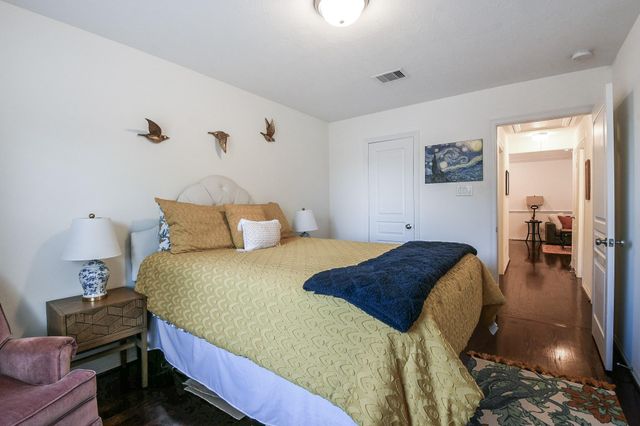 1111 W 26th Street, Houston, TX 77008