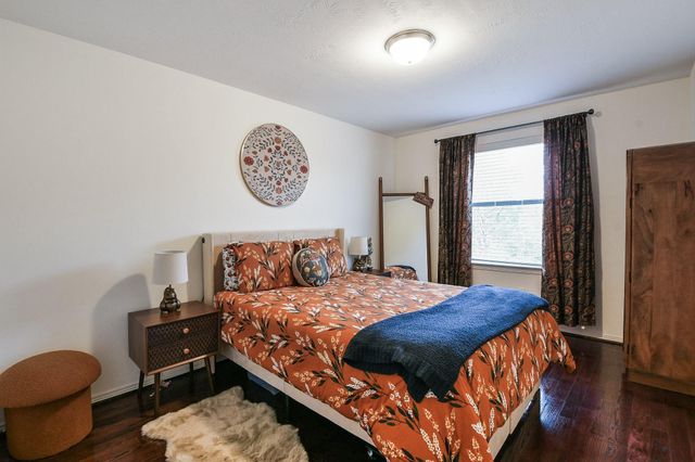 1111 W 26th Street, Houston, TX 77008
