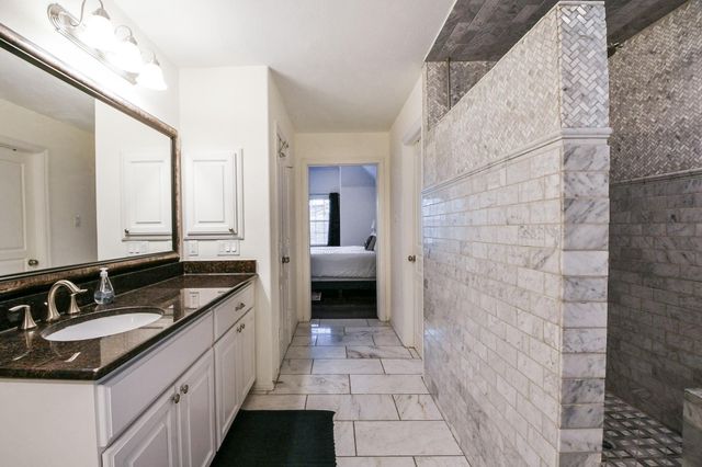 1111 W 26th Street, Houston, TX 77008
