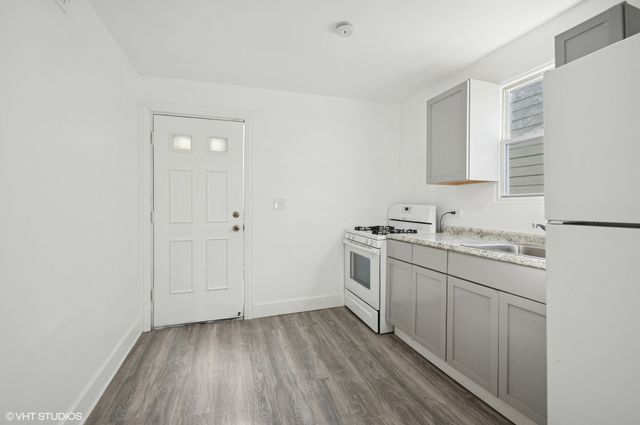 7049 S Damen Avenue, Chicago, IL 60636