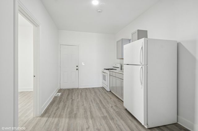7049 S Damen Avenue, Chicago, IL 60636