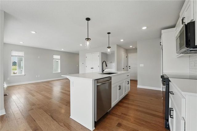 8712 SW Edgewater Drive, Blue Springs, MO 64064