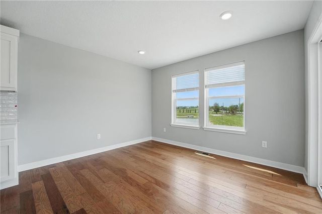 8712 SW Edgewater Drive, Blue Springs, MO 64064