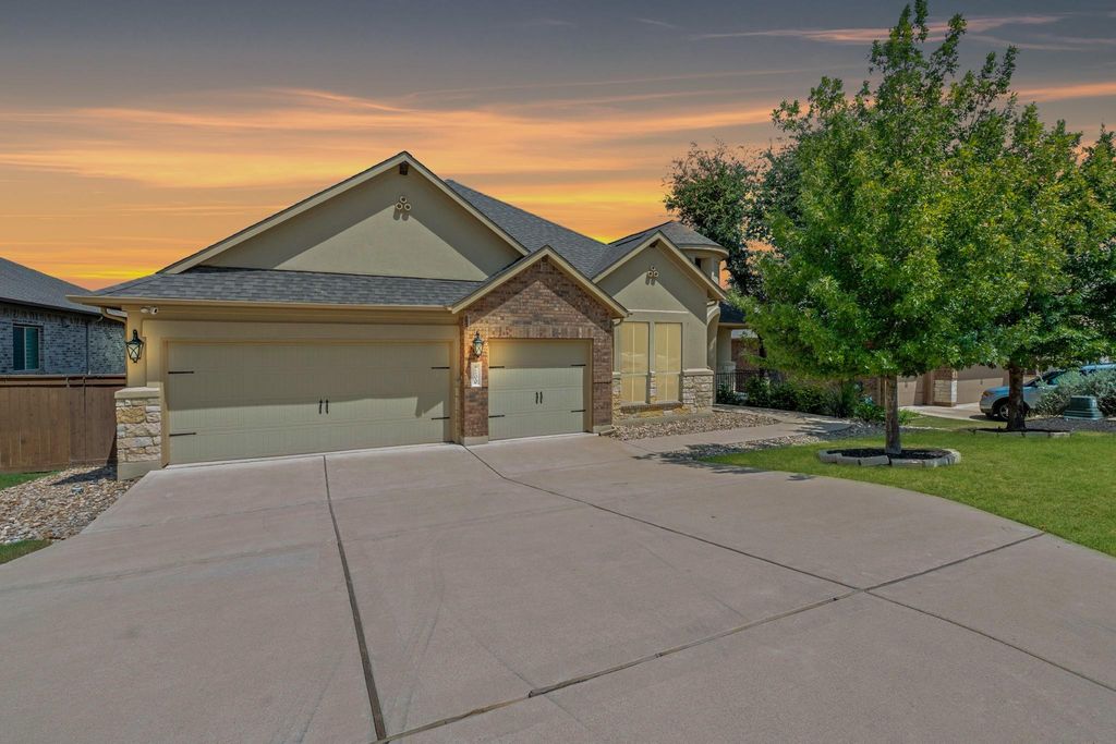 200 Brentwood DR, Austin, TX 78737