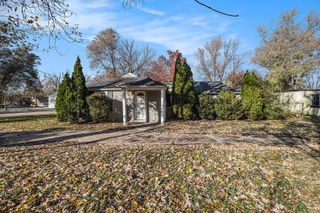 2036 THORNTON LANSING Road, Lansing, IL 60438
