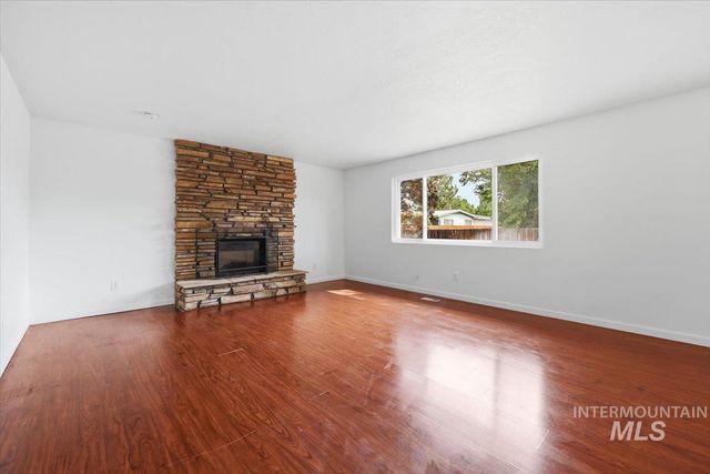 1904 NW 8th St, Meridian, ID 83646