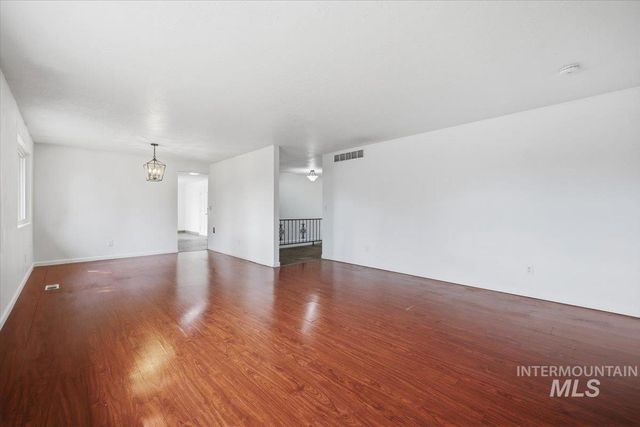 1904 NW 8th St, Meridian, ID 83646