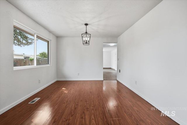 1904 NW 8th St, Meridian, ID 83646