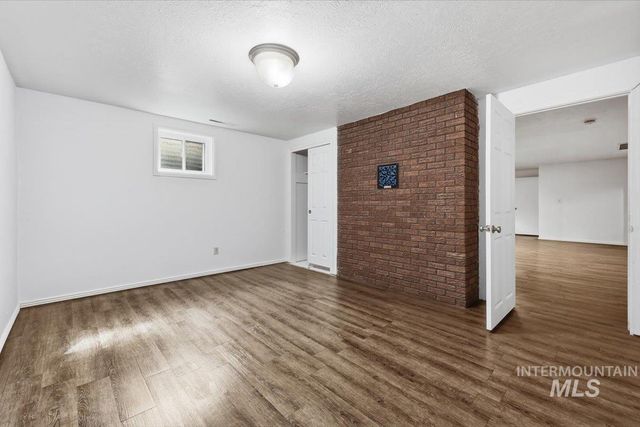 1904 NW 8th St, Meridian, ID 83646