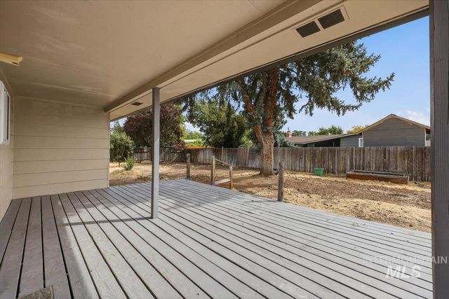 1904 NW 8th St, Meridian, ID 83646