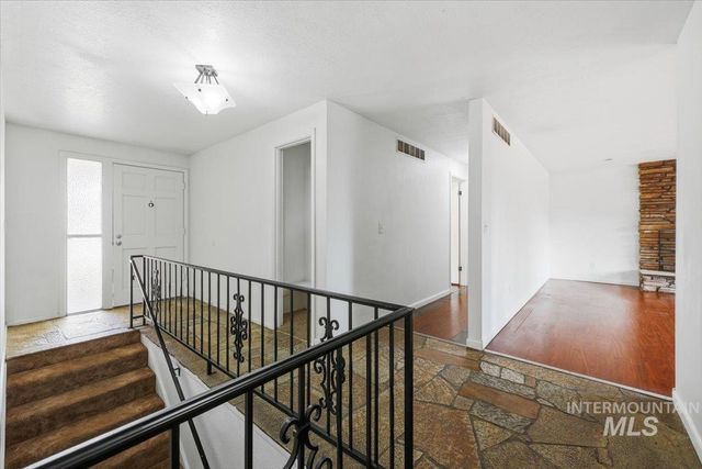 1904 NW 8th St, Meridian, ID 83646