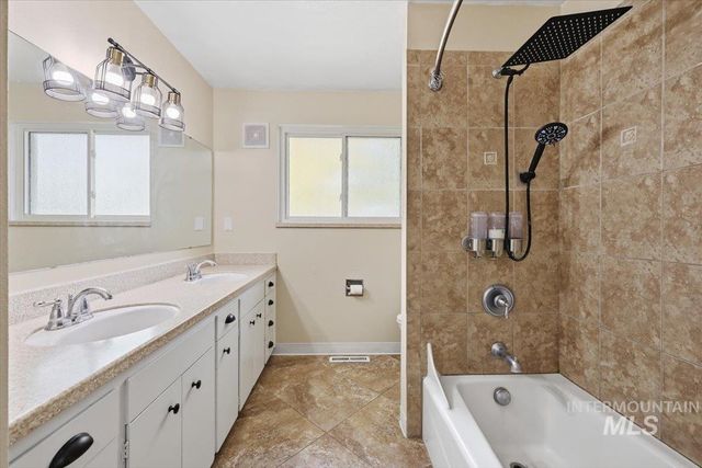 1904 NW 8th St, Meridian, ID 83646