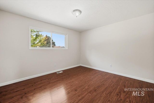 1904 NW 8th St, Meridian, ID 83646