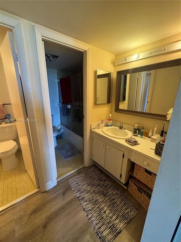 20335 W Country Club Dr 1205, Aventura, FL 33180