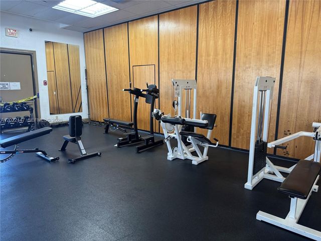 20335 W Country Club Dr 1205, Aventura, FL 33180