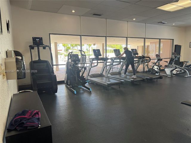 20335 W Country Club Dr 1205, Aventura, FL 33180