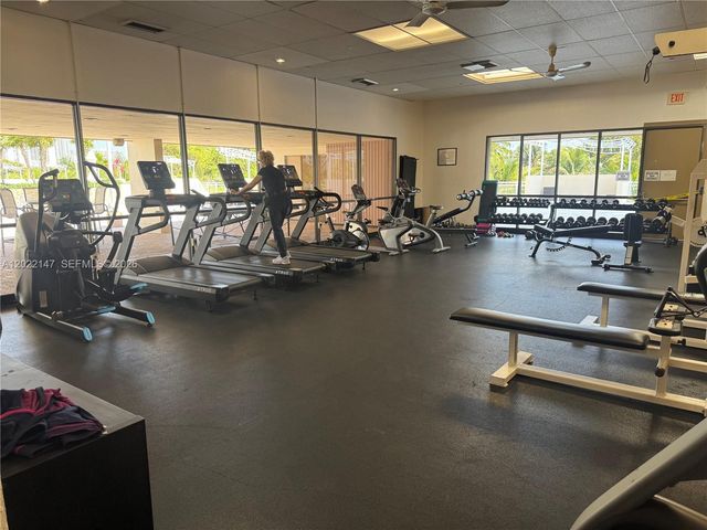 20335 W Country Club Dr 1205, Aventura, FL 33180