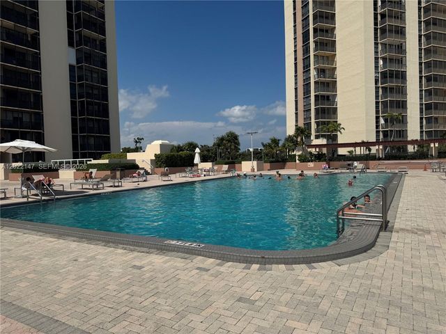 20335 W Country Club Dr 1205, Aventura, FL 33180