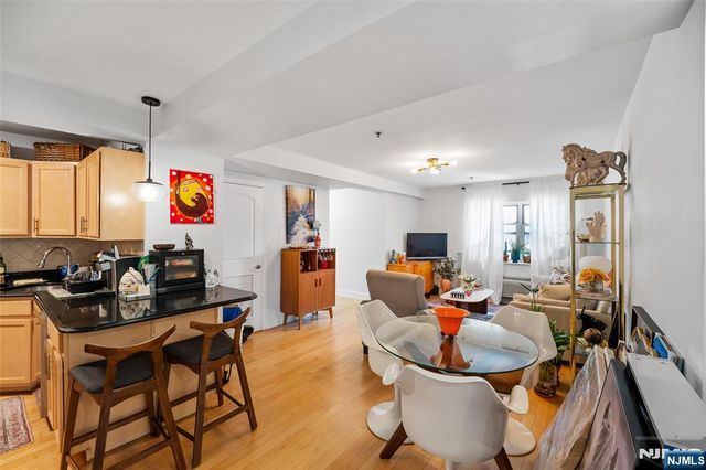 70 Munn Avenue 401, East Orange, NJ 07018