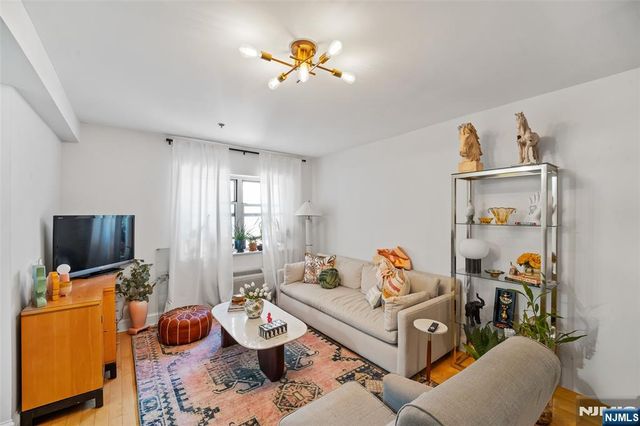 70 Munn Avenue 401, East Orange, NJ 07018