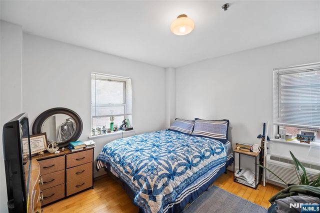 70 Munn Avenue 401, East Orange, NJ 07018