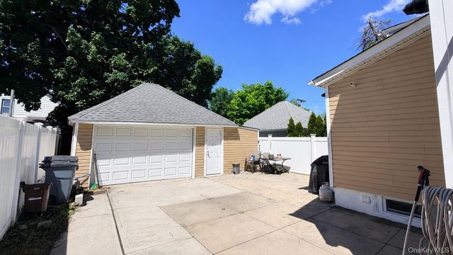 11306 201st Street, Saint Albans, NY 11412