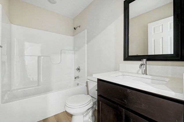 9267 E Fox Pointe, Bel Aire, KS 67226