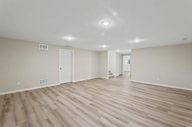 9267 E Fox Pointe, Bel Aire, KS 67226