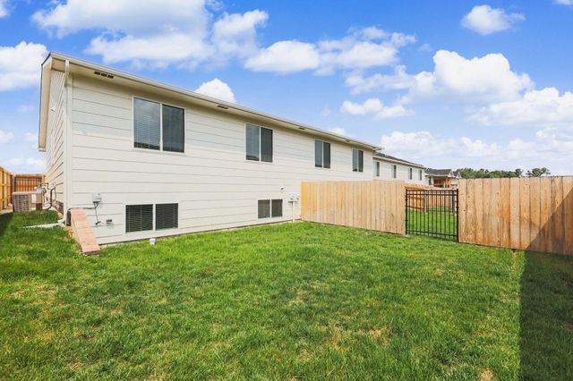 9267 E Fox Pointe, Bel Aire, KS 67226