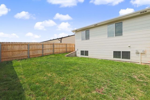 9267 E Fox Pointe, Bel Aire, KS 67226