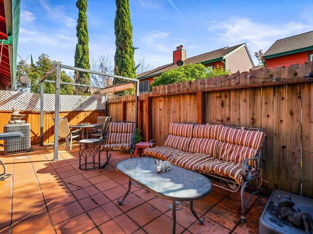 9350 River Oaks Ln, Orangevale, CA 95662