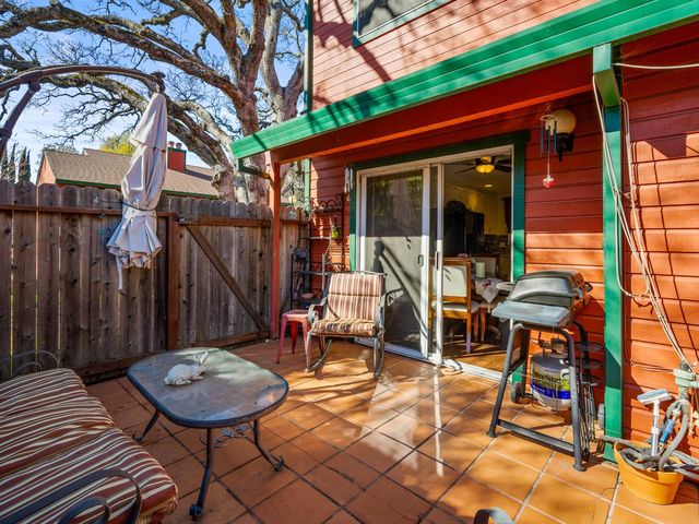 9350 River Oaks Ln, Orangevale, CA 95662