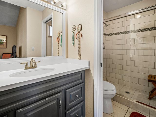 9350 River Oaks Ln, Orangevale, CA 95662