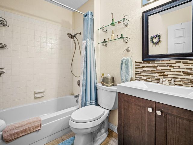 9350 River Oaks Ln, Orangevale, CA 95662