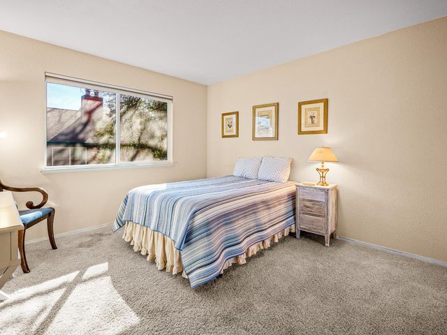 9350 River Oaks Ln, Orangevale, CA 95662