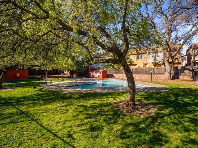 9350 River Oaks Ln, Orangevale, CA 95662