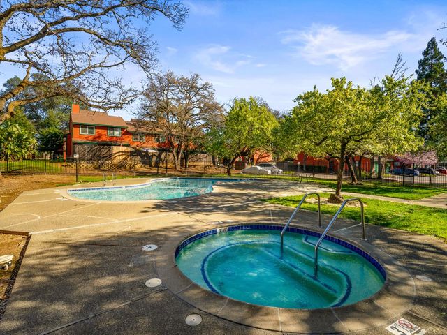 9350 River Oaks Ln, Orangevale, CA 95662