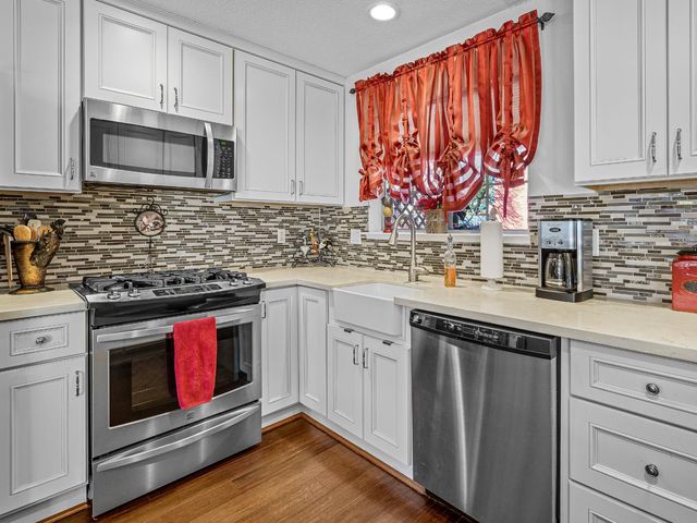 9350 River Oaks Ln, Orangevale, CA 95662