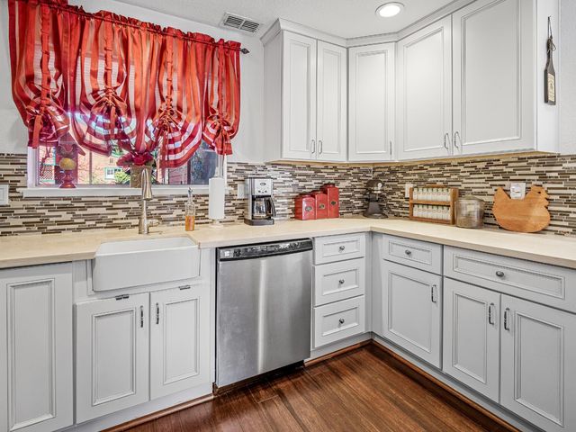 9350 River Oaks Ln, Orangevale, CA 95662