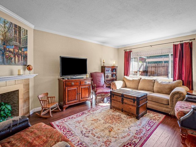 9350 River Oaks Ln, Orangevale, CA 95662