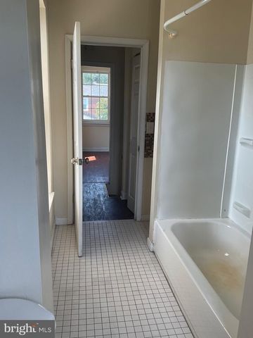 2525 BARCLAY ST, Baltimore, MD 21218