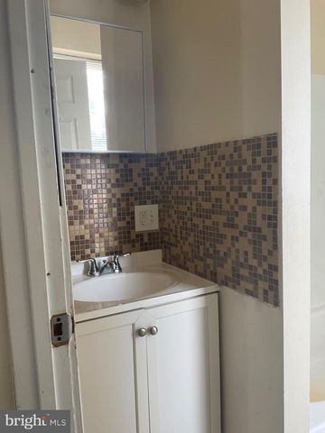 2525 BARCLAY ST, Baltimore, MD 21218