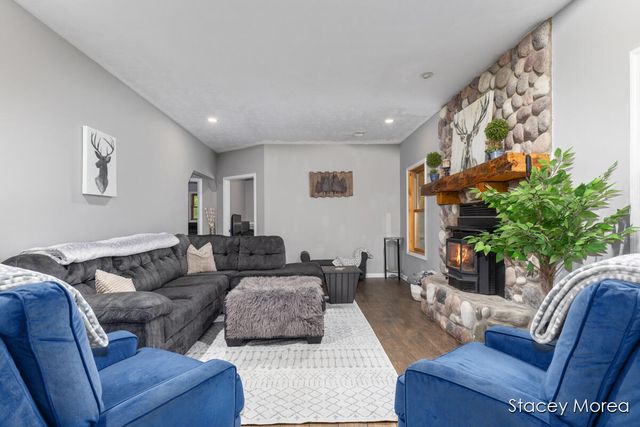 12173 Hart Street NE, Greenville, MI 48838