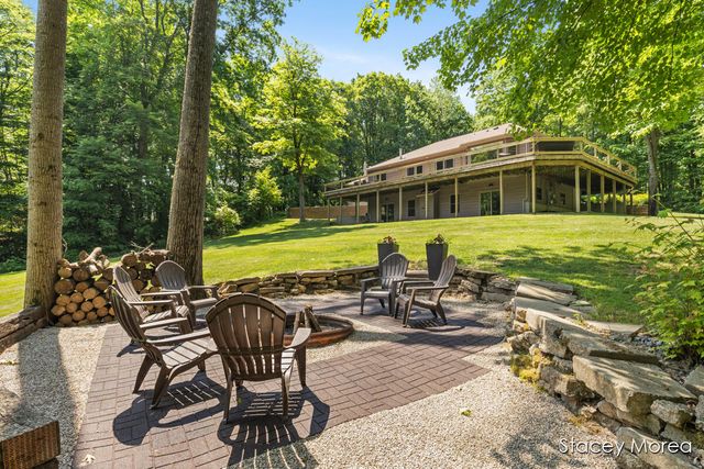 12173 Hart Street NE, Greenville, MI 48838