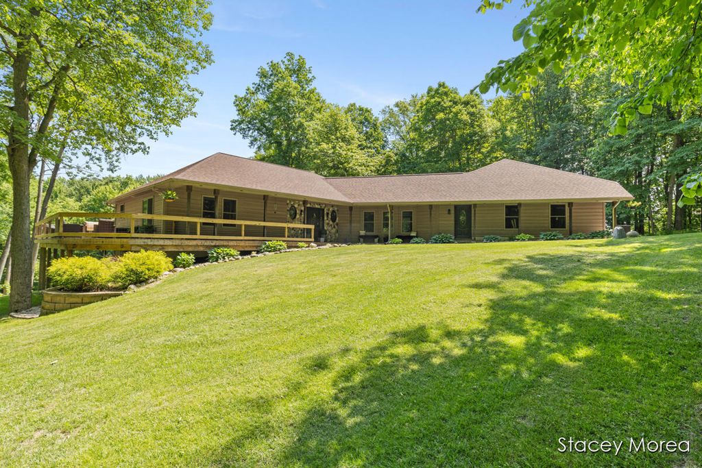12173 Hart Street NE, Greenville, MI 48838